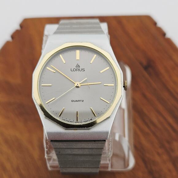 Lorus Men's Silver Link Watch Minimalist Professional Contemporary Elevated Y131 - Picture 1 of 7